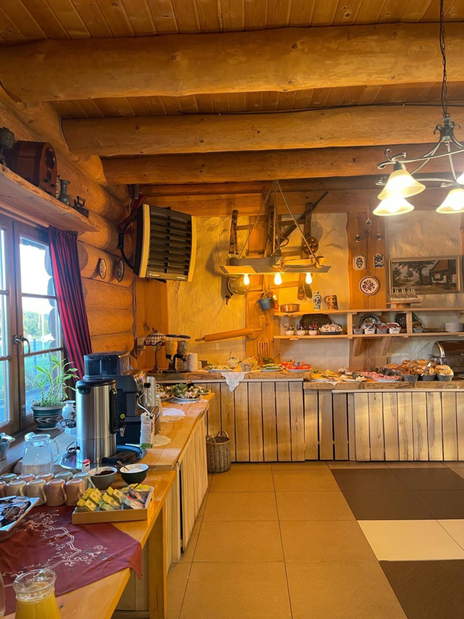 Hotel Pod Strzecha Кельце Экстерьер фото