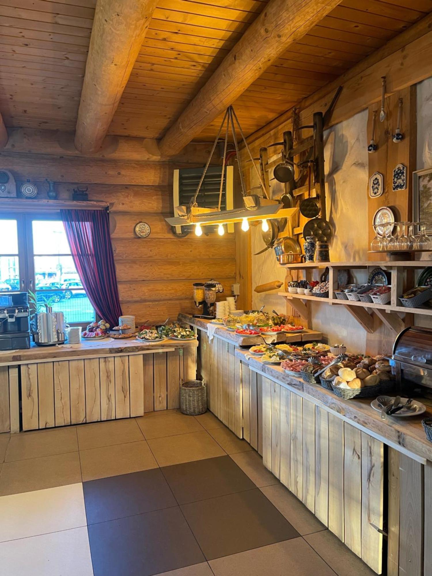 Hotel Pod Strzecha Кельце Экстерьер фото
