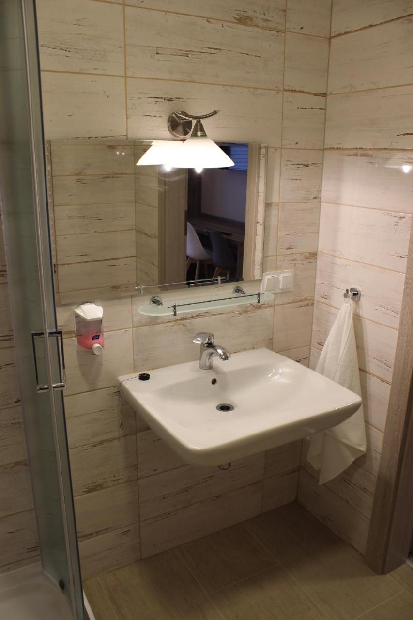 Hotel Pod Strzecha Кельце Экстерьер фото